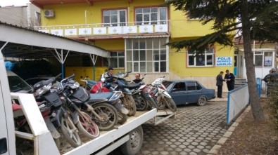 Bolvadin'de Plakası Ve Ruhsatsız Motosikletler Toplanıyor