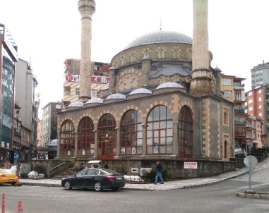 Rize'de Hırsızlar Camiye Dadandı