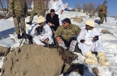 Vali Zorluoğlu, Operasyon Bölgesindeki Askerleri Ziyaret Etti