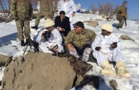 Vali Zorluoğlu, Operasyon Bölgesindeki Askerleri Ziyaret Etti Haberi