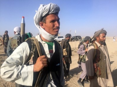 Afganistan'da 12 Kişilik Yerel Güç Taliban'a Katıldı