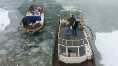 Balıkçıların Buz Esareti Devam Ediyor