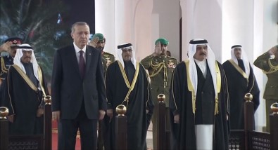 Erdoğan Bahreyn'de Resmi Törenle Karşılandı