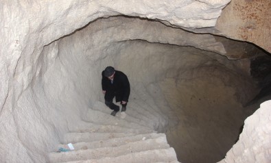 Evinin altını kazdı bulduğuna inanamadı