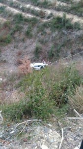 Otomobil Şarampole Düştü Açıklaması 2 Yaralı
