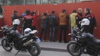 BILYONER - Adana'da Galatasaraylı Taraftarlara Saldırı