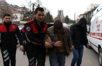 YUNUS TİMLERİ - Şehrin Göbeğinde Güpe Gündüz Define Arayınca Polise Yakalandılar
