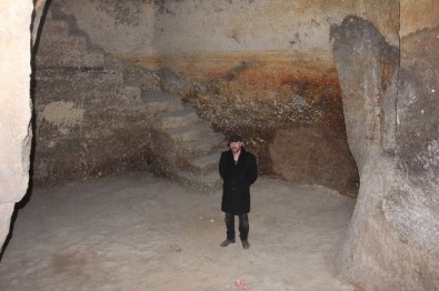 Tarihi Evin Altında Asırlık Mağara Buldu