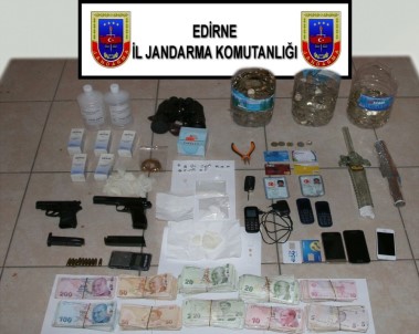 Zehir Tacirlerine Jandarma'dan Ev Baskını