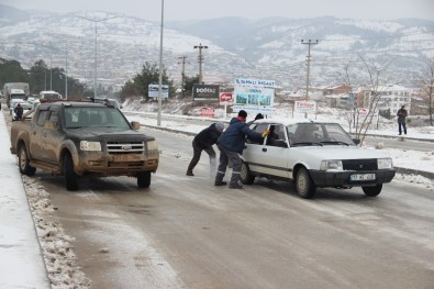 Çan'da Tepeköy Rampası Buz Pistine Dönüştü