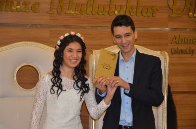 Çekmeköy'de 43 Çift Sevgiler Günü'nde Evlendi