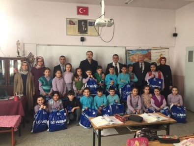 Hisarcık'ta Öğrencilere Giyim Yardımı