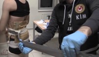 KAÇAK EŞYA - Uyuşturucuyu Vücutlarına Sardılar Ama Yakalanmaktan Kurtulamadılar