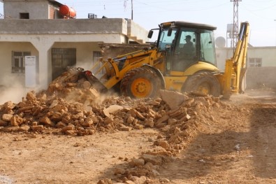 Akçakale Belediyesi Kırsalda Yolsuz Mahalle Bırakmıyor