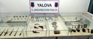 Jandarma şüphelenip durdurdu içinden çıkanlar şok etti