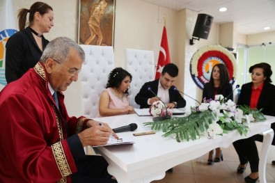 Mezitli'de 2016 Yılında Bin 310 Çift Nikah Masasına Oturdu