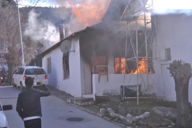 Müstakil Evde Çıkan Yangın Mahalleliyi Korkuttu