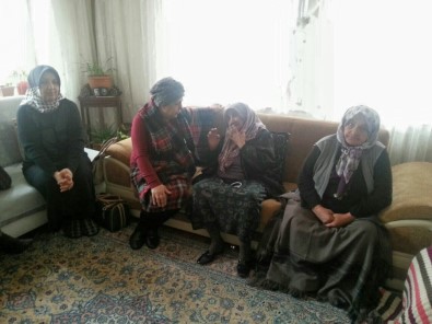 Vali Kamçı'nın Eşinden Şehit Üsteğmen Tarık Koçoğlu'nun Ailesine Ziyaret