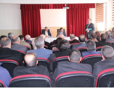 Vali Özefe, Çıldır'da Muhtarlarla Buluştu