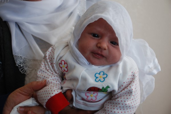 Bebeklerine 'Evet' ismini verdiler