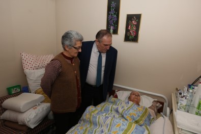 Başkan Yılmaz'ın Hasta Ziyaretinde Duygu Dolu Anlar