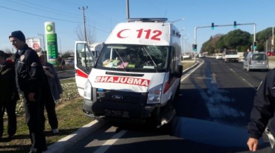 Hasta Almaya Giden Ambulans Kaza Yaptı