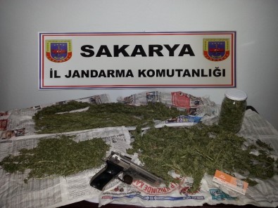 Sakarya'da 820 Gram Kubar Esrar Ele Geçirildi