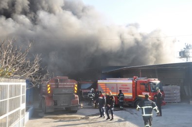 Adana'da Mobilya Fabrikasında Yangın
