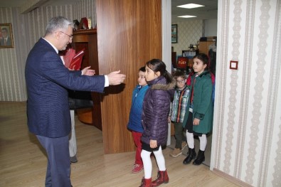 Başkan Vekili Özak, Düş Bahçesi Okul Yönetimi Ve Öğrencilerini Ağırladı