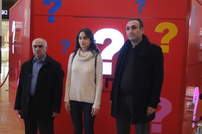 Forum Kayseri'de Bir Oda Dolusu Hediye Sahibine Teslim Edildi