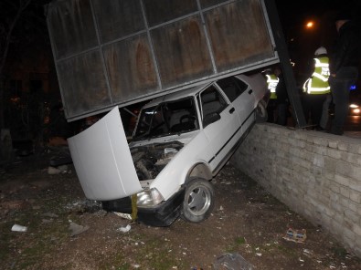 Manisa'da Polis Uygulamasından Kaçmak İsteyen Sürücü Kaza Yaptı