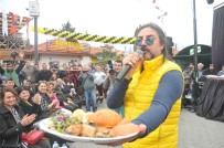 TÜRKİYE EMEKLİLER DERNEĞİ - Çelik Konser Ortasında Balık İkramı Yaptı