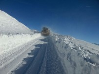 DURANKAYA - Hakkari'de Karla Mücadele Çalışması