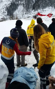 Kar Kalınlığının 3 Metreyi Bulduğu Camili'de Hasta Kurtarma Operasyonu
