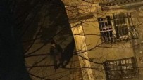 MASTÜRBASYON - Kız öğrenci yurdunda sapık isyanı: İki yıldır...