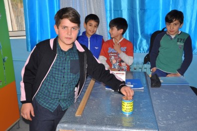 Öğrencilerden Sokak Hayvanları İçin Kumbara Projesi