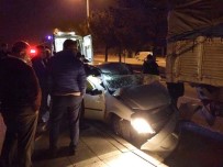 Otomobil İle Kamyon Çarpıştı Açıklaması 5 Yaralı