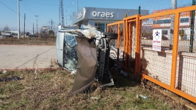 Sakarya'da Trafik Kazası Açıklaması 3 Yaralı