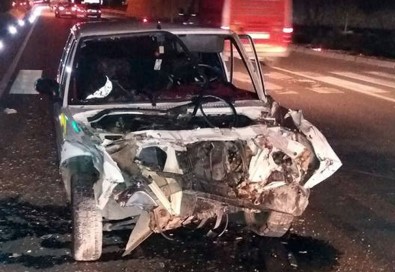 Beton Mikserine Çarpan Sürücü Yaralandı