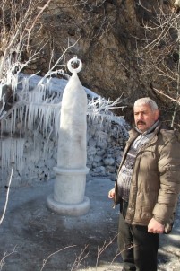 Buz Sütunu Ay Yıldızlı Süngü Yaptı