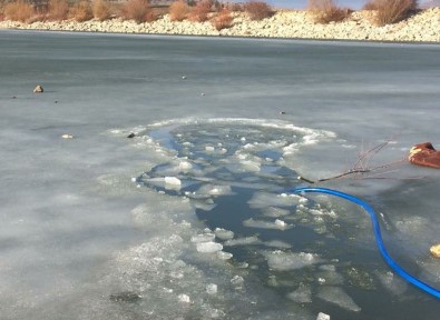 Buz Tutan Gölete Düşen Çocuk Kayboldu