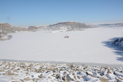 Aksaray'da Mamasın Barajı Buz Tuttu