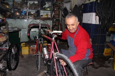 Hatay'da 40 Yıllık Bisiklet Doktoru Elektrikli Bisikletlere Direniyor