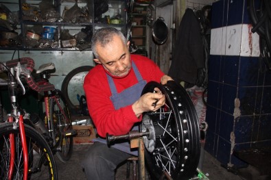Tam 40 Yıldır Yapıyor Açıklaması Lakabı 'Bisiklet Doktoru'