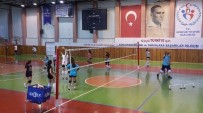 DAMAT İBRAHİM PAŞA - Voleybol Kış Spor Okulları 150 Öğrenci Katılımıyla Devam Ediyor