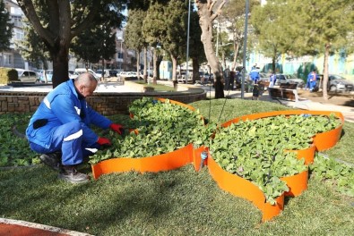 Konak'ta Parklar Renkleniyor