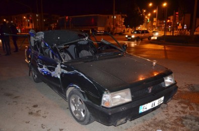 Otomobil Kırmızı Işıkta Duran Kamyona Çarptı Açıklaması 1 Yaralı