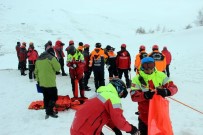 ERCIYES DAĞı - Arama Kurtarma Ekiplerinden Gerçeğini Aratmayan Çığ Tatbikatı