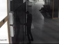 Satırla Kapıyı Açıp 5 Dakikada Soydu