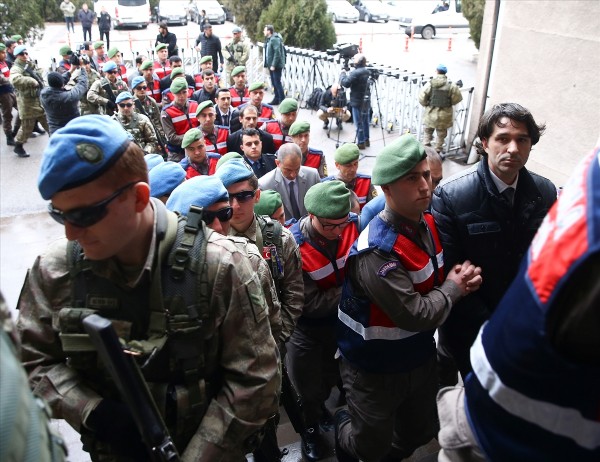 Ömer Halisdemir'i şehit eden darbeciler hakim karşısında